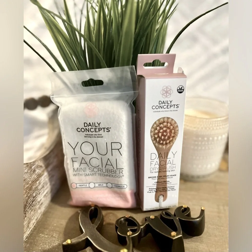 🖤 FACE IT- you’re beautiful!  Facial mini scrubber AND facial dry brush.